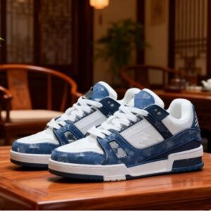 Louis Vuitton rose sneakers black