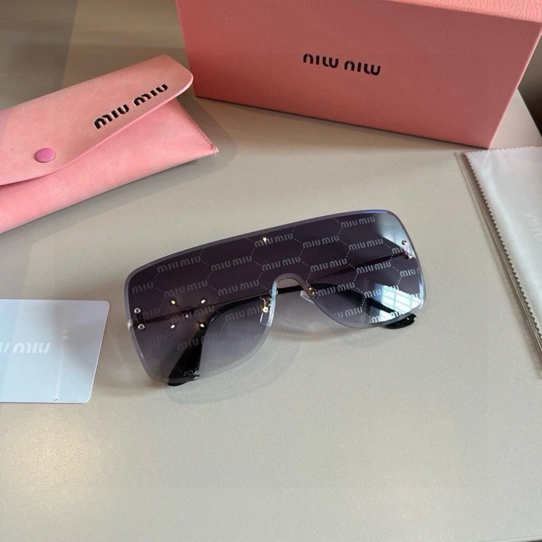 Miu Miu sunglasses black