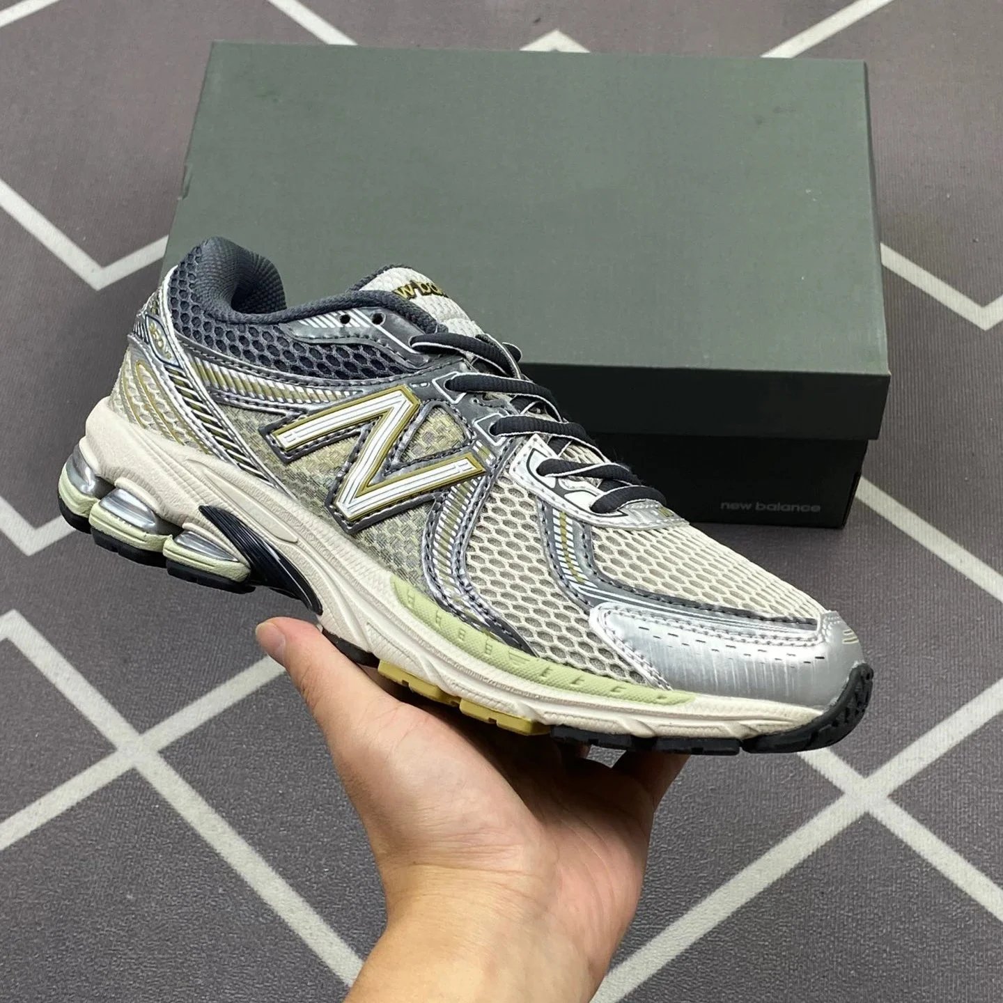 New Balance gray sneakers in classic athletic style - Image 11