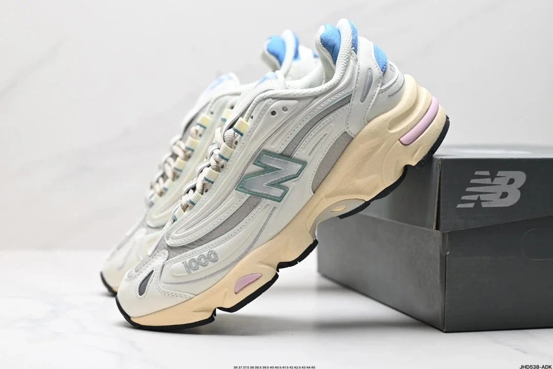 New Balance gray sneakers in classic athletic style - Image 3