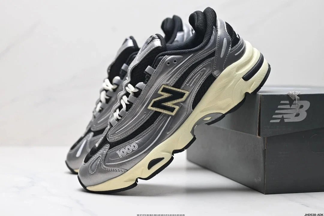 New Balance gray sneakers in classic athletic style - Image 6