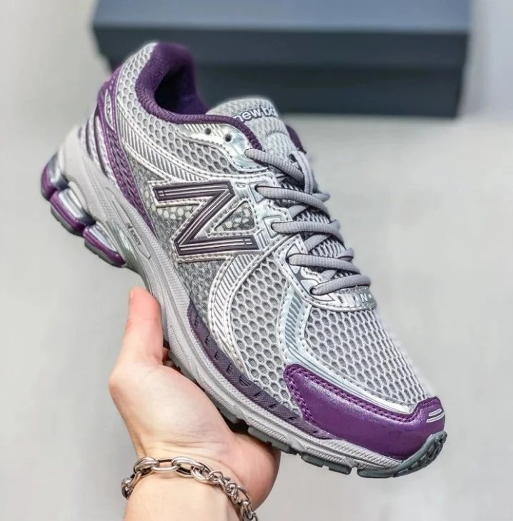 New Balance gray sneakers in classic athletic style - Image 8