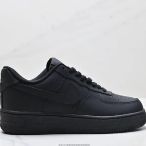 Nike sneakers black