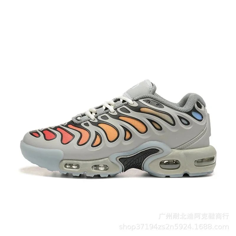 Nike black sneakers in classic athletic style - Image 5