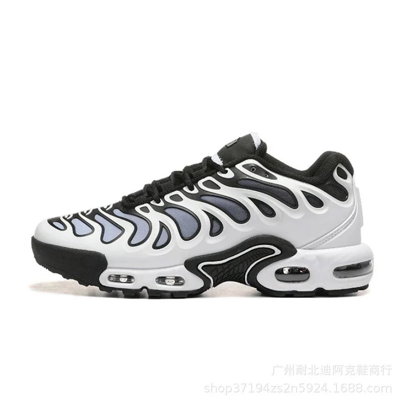 Nike black sneakers in classic athletic style - Image 8
