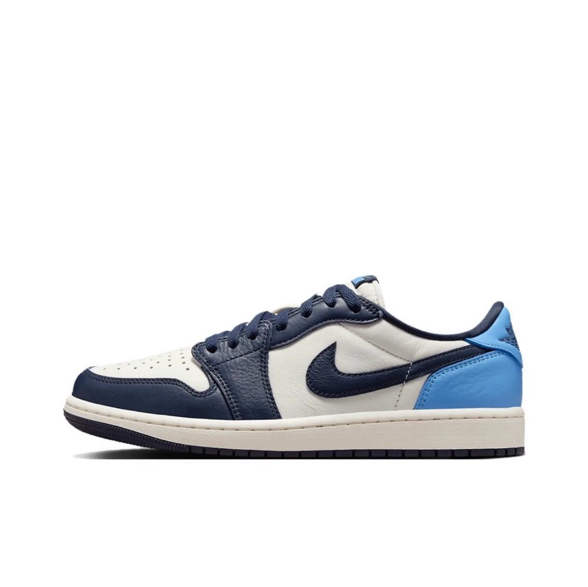 Nike gray sneakers in classic athletic style - Image 19