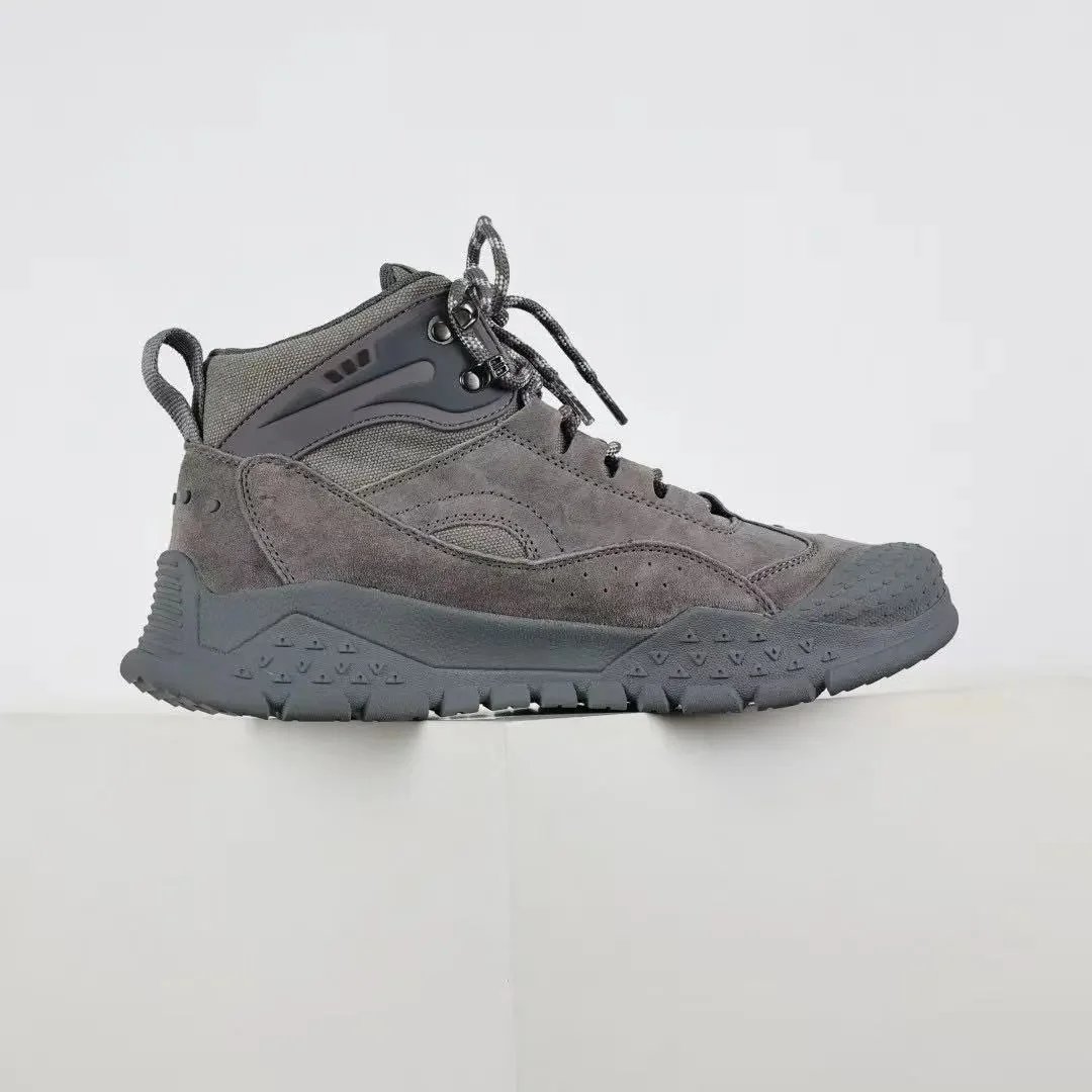 Timberland 6-Inch brown boots in rugged outdoor style - Image 3