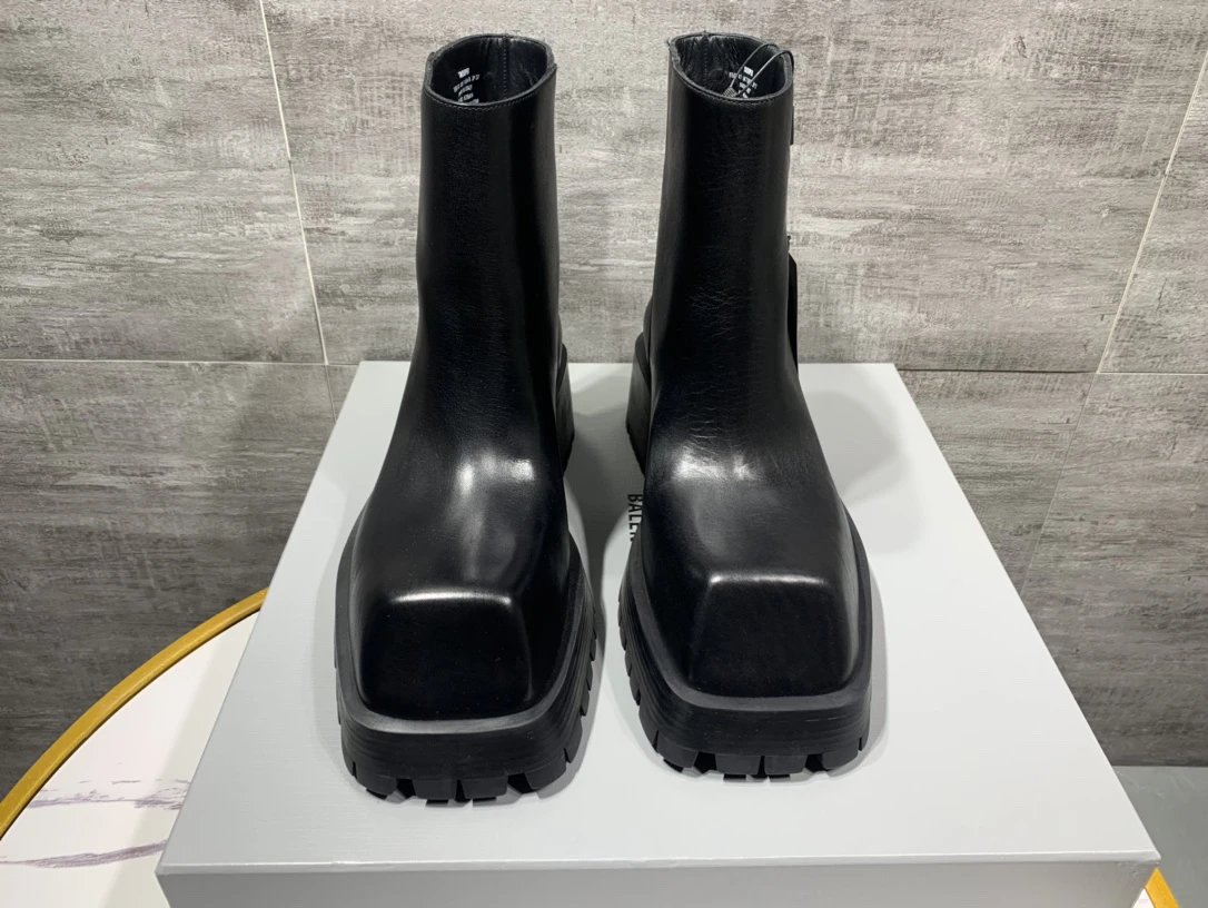 Balenciaga sneakers black