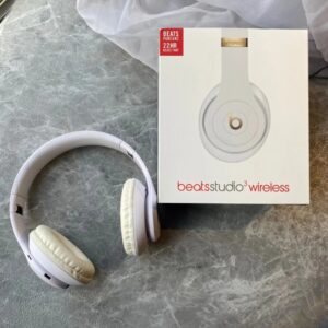 Beats Studio over-ear headphones white