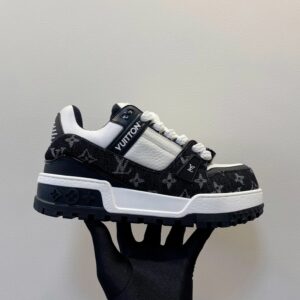 Louis Vuitton sneakers black