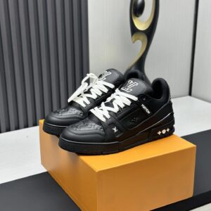 Louis Vuitton sneakers black