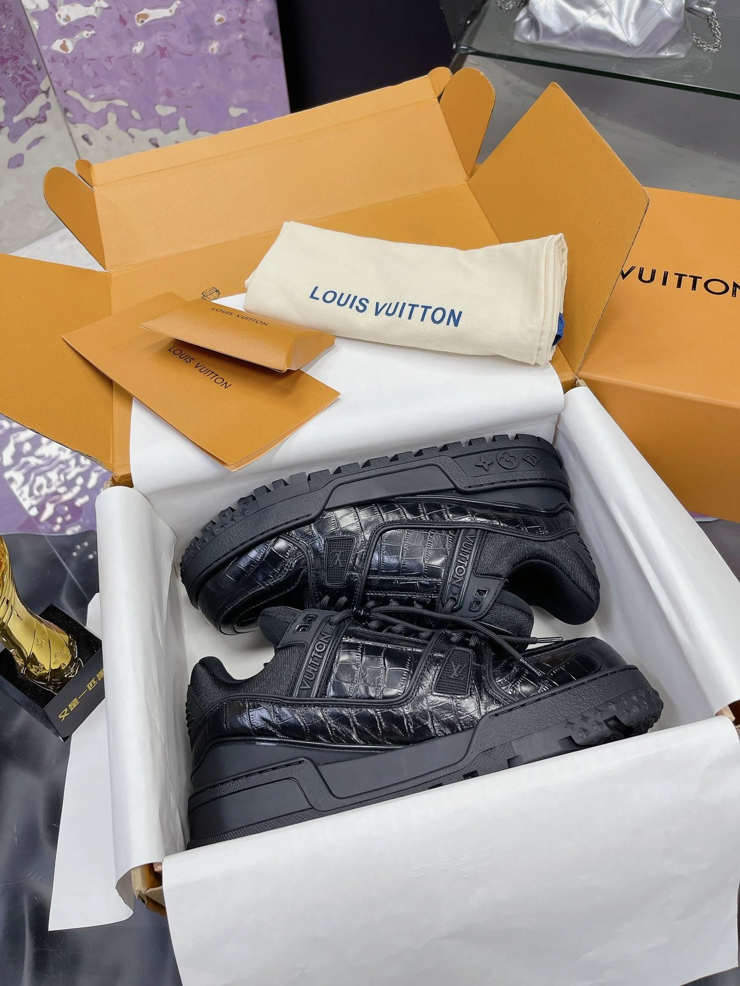 Louis Vuitton sneakers black