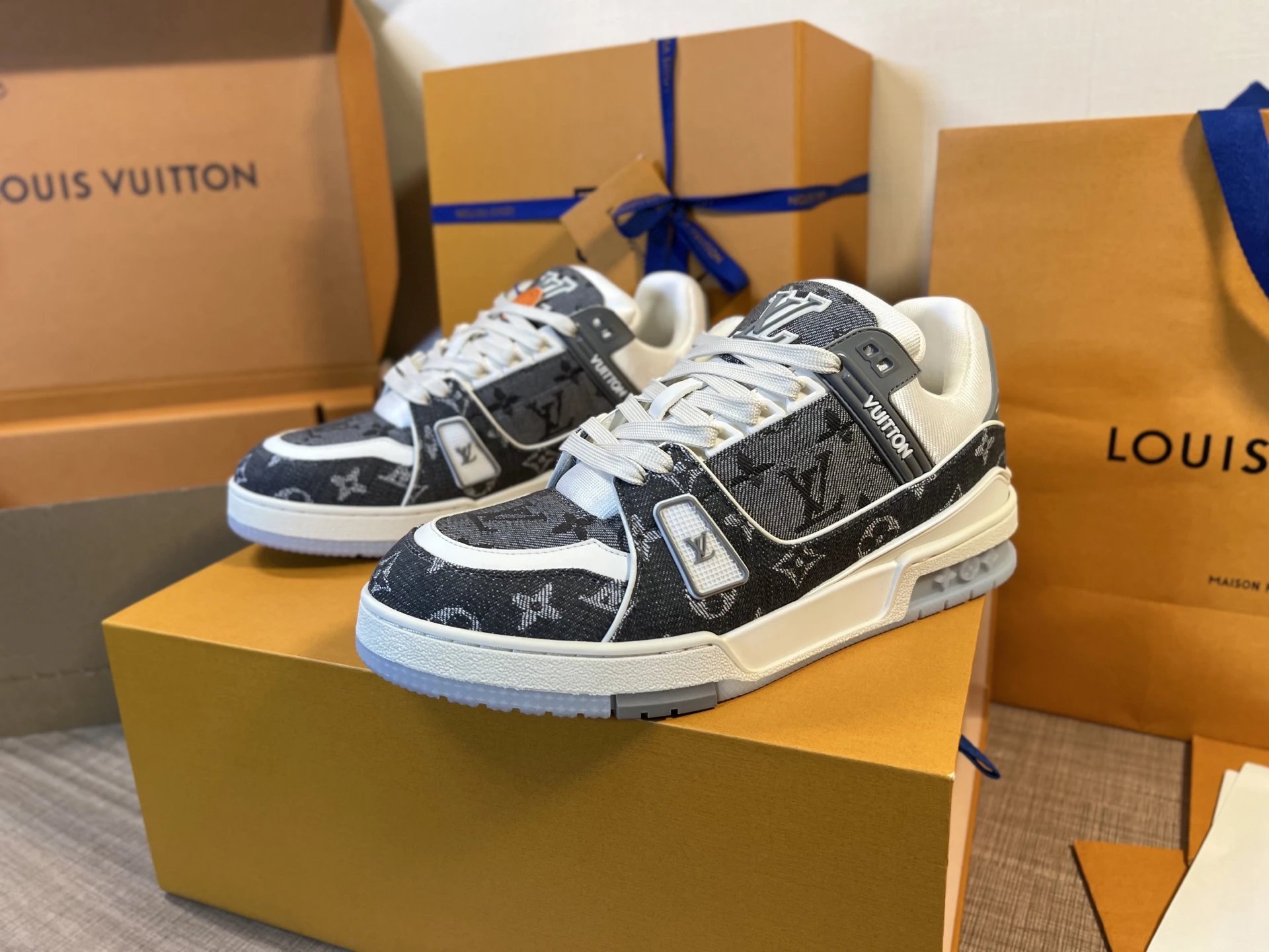 Louis Vuitton sneakers orange