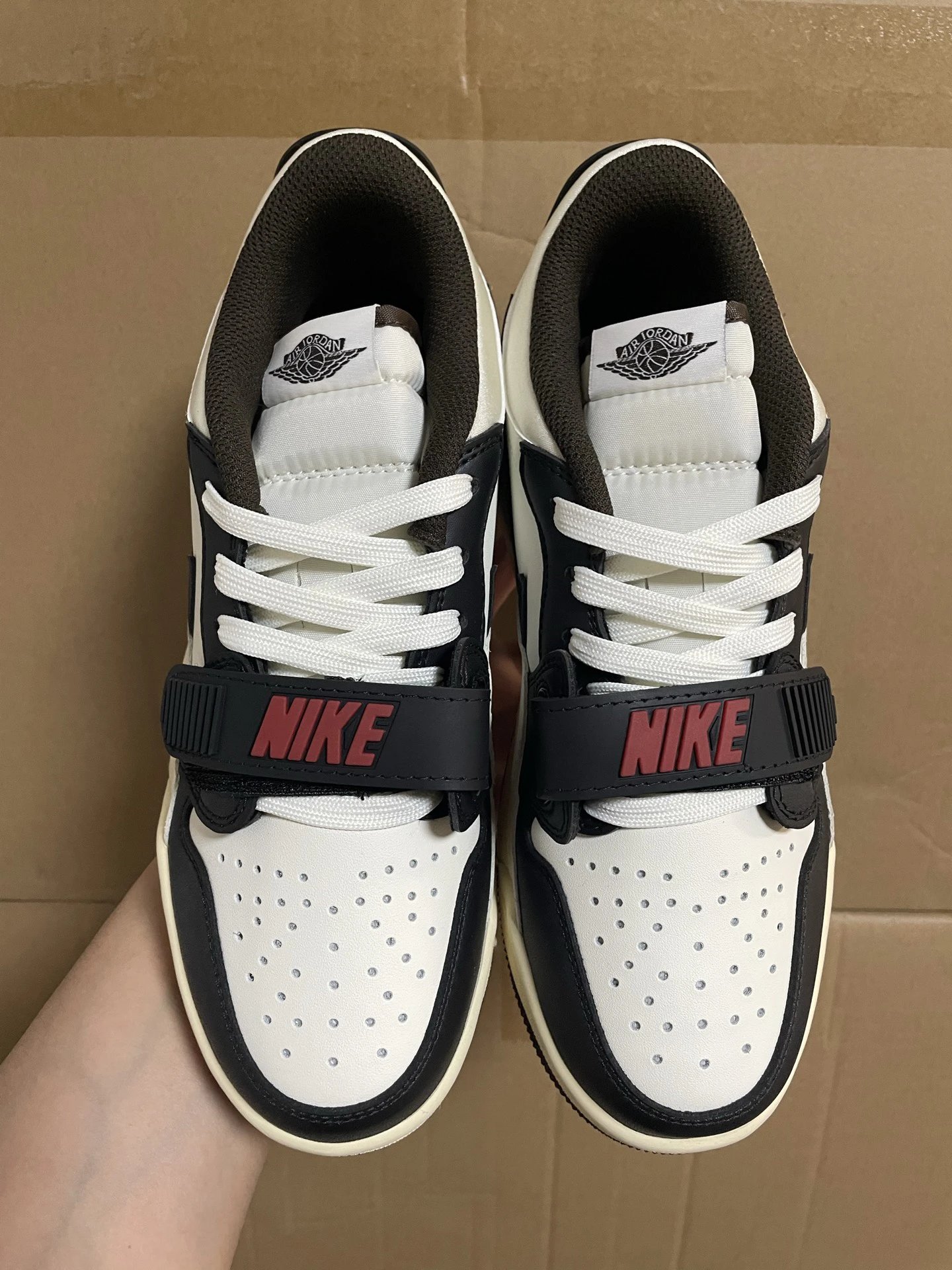 Nike sneakers white and black