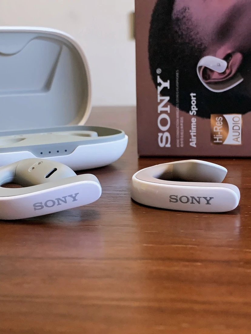 Sony wireless earbuds white
